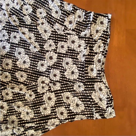 🌻 SALAAM Skirt Size XL - Picture 3 of 7